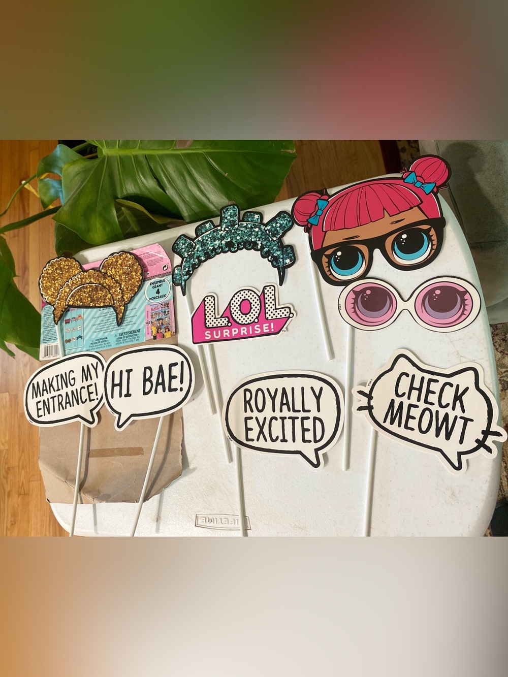 L.O.L Party Decor - Picture 4 of 9